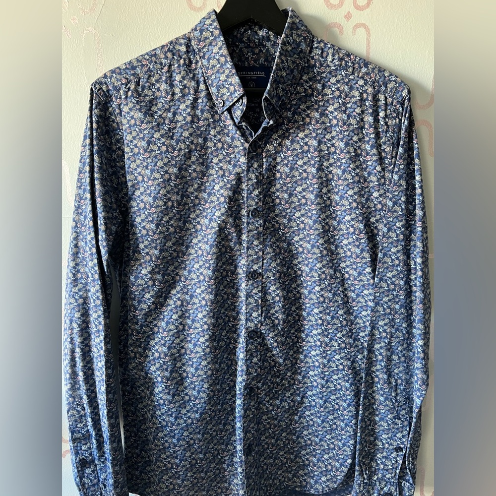 Springfield Men’s Custom fit flower shirt. Size M